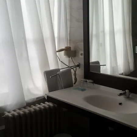 Hotel Mercure Omer Centre Gare 4*