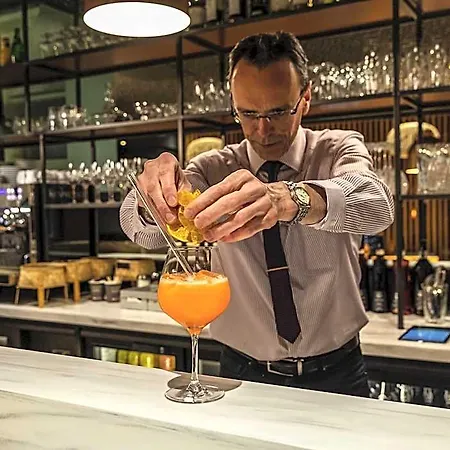 布列塔尼酒店