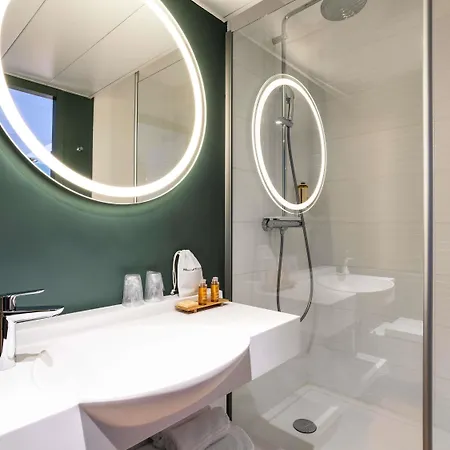 Отель Mercure Omer Centre Gare 4*